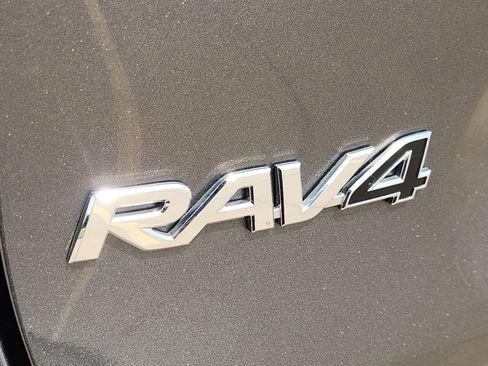 Used 2021 Toyota RAV4 XLE FWD image 12