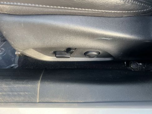 Used 2025 Jeep Compass Limited image 22