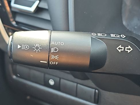 Used 2023 Nissan Rogue SL image 28