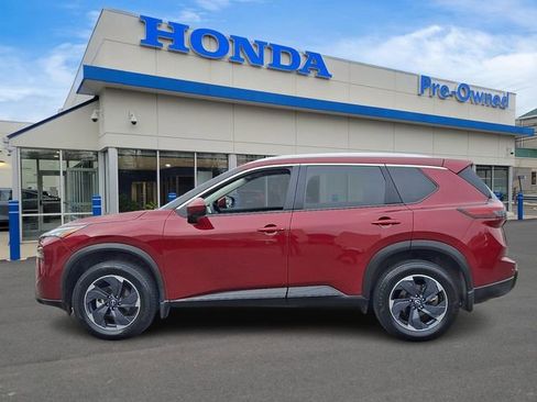 Used 2025 Nissan Rogue SV w/ SV Premium Package image 7