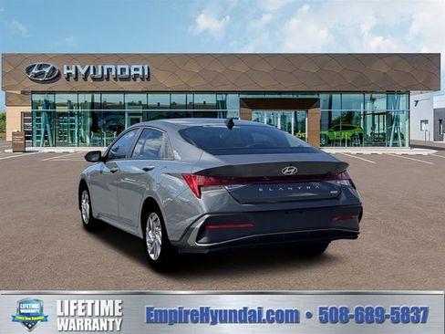 New 2026 Hyundai Elantra Hybrid FWD image 5