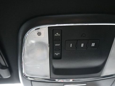 Used 2015 Dodge Charger SXT image 17