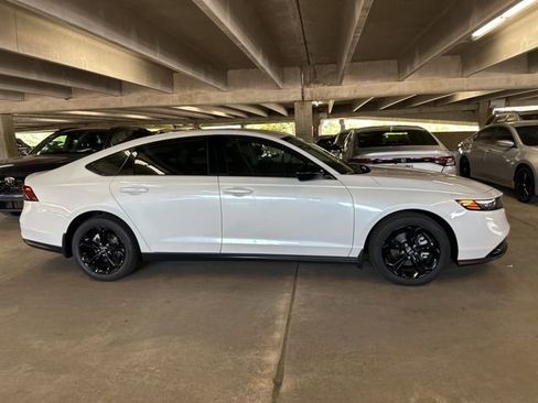 Used 2025 Honda Accord SE image 4