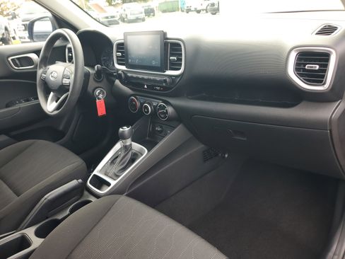 Used 2021 Hyundai Venue SE image 17