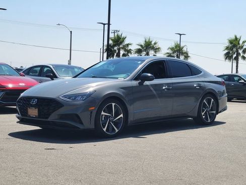 Used 2022 Hyundai Sonata SEL Plus FWD image 2