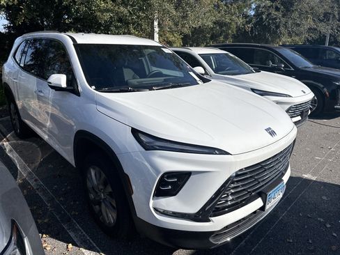 Used 2025 Buick Enclave Preferred image 1