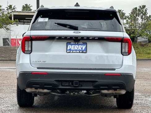 New 2026 Ford Explorer Active image 5