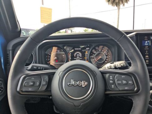 Used 2026 Jeep Wrangler Unlimited Rubicon w/ Safety Group AWD/4WD image 23