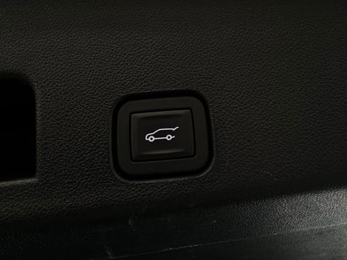 Used 2025 GMC Acadia Elevation image 30