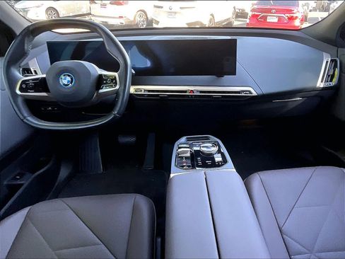 Used 2023 BMW iX xDrive50 w/ Sport Package AWD/4WD image 15