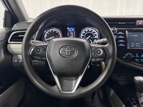 Used 2018 Toyota Camry LE FWD image 13