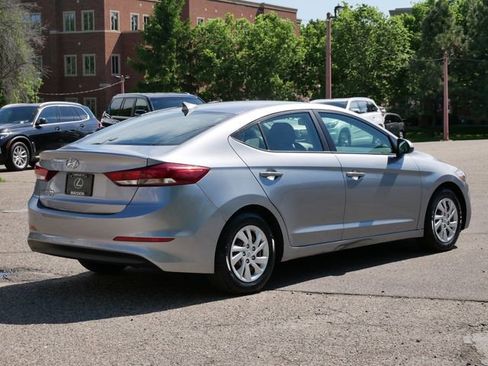 Used 2017 Hyundai Elantra SE FWD image 5