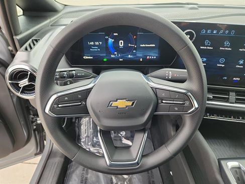 New 2026 Chevrolet Equinox EV LT image 13
