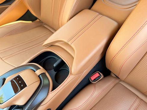 Used 2023 Aston Martin V8 Vantage Coupe RWD image 39