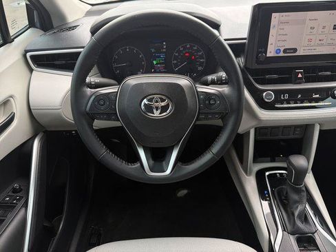 Certified 2024 Toyota Corolla Cross LE w/ Moonroof Package FWD image 15