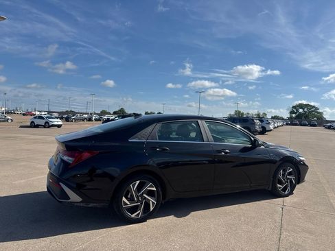 Used 2024 Hyundai Elantra SEL w/ Convenience Package FWD image 19