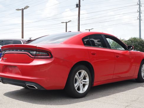 Used 2019 Dodge Charger SXT RWD image 5