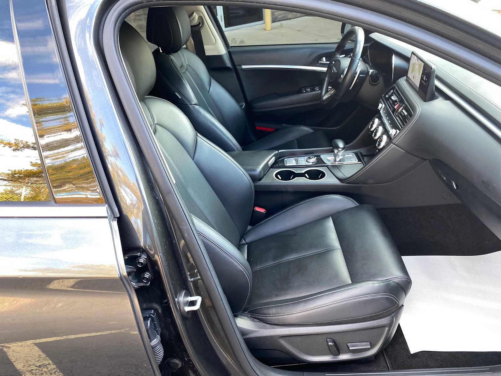 Used 2023 Genesis G70 2.0T AWD/4WD image 19