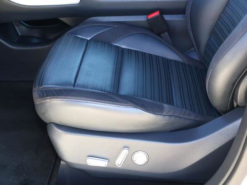 Used 2024 Lincoln Nautilus Reserve w/ Equipment Group 202A image 16