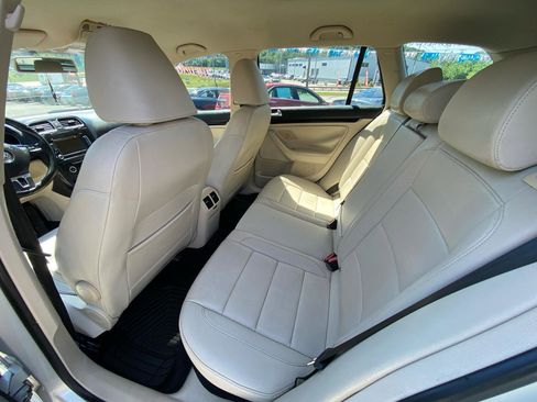Used 2011 Volkswagen Jetta TDI FWD image 16