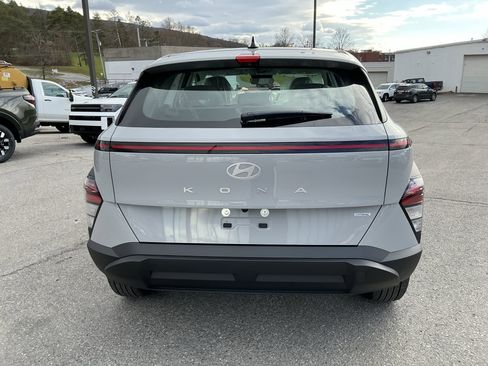 New 2026 Hyundai Kona SE image 4