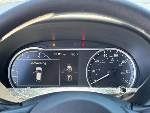 Used 2018 Nissan Kicks SV FWD image 21