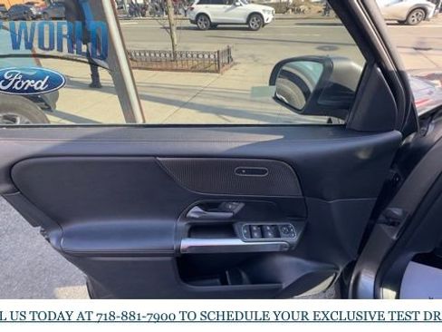 Used 2022 Mercedes-Benz GLB 250 GLB 250 w/ Premium Package Lite image 8