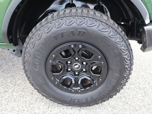 Used 2023 Ford Bronco Wildtrak image 12