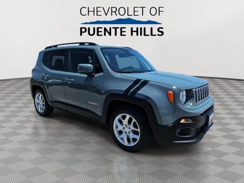Used 2018 Jeep Renegade Latitude w/ UConnect 8.4 Nav Group FWD image 2