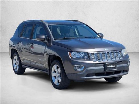 Used 2015 Jeep Compass High Altitude FWD image 3