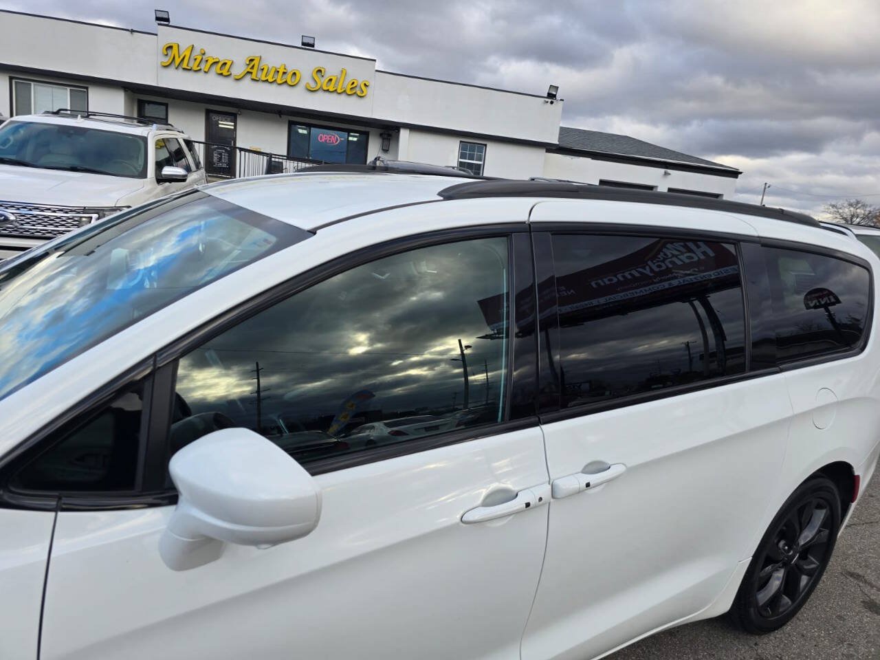 Used 2020 Chrysler Pacifica Touring w/ Advanced Safetytec Group FWD image 68