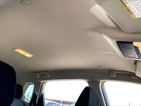 Used 2022 Nissan Rogue SV FWD image 13