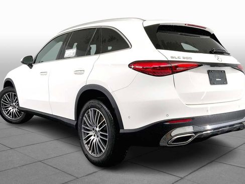 Used 2025 Mercedes-Benz GLC 300 4MATIC image 4