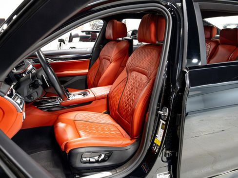 Used 2022 BMW M760i xDrive image 6