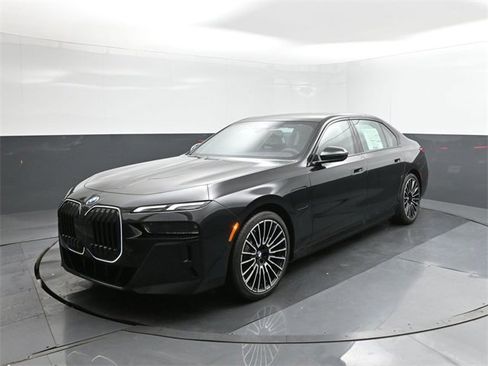 New 2025 BMW 750e xDrive w/ Premium Package image 1