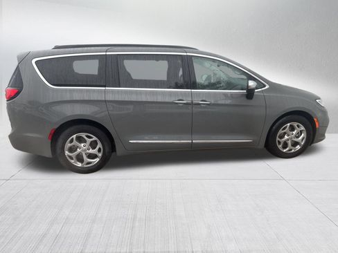 Used 2023 Chrysler Pacifica Limited FWD image 5