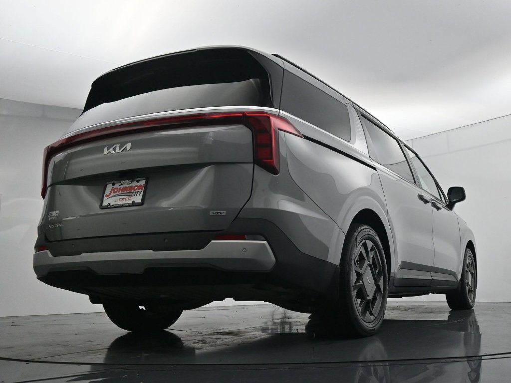 Used 2025 Kia Carnival EX FWD image 33