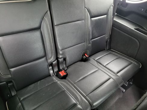 Used 2023 Chevrolet Suburban Premier image 14