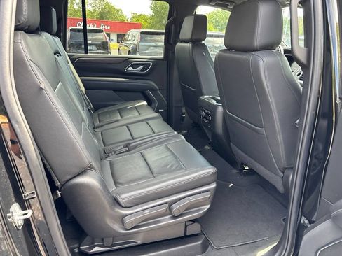 Used 2022 Chevrolet Suburban LT AWD/4WD image 10