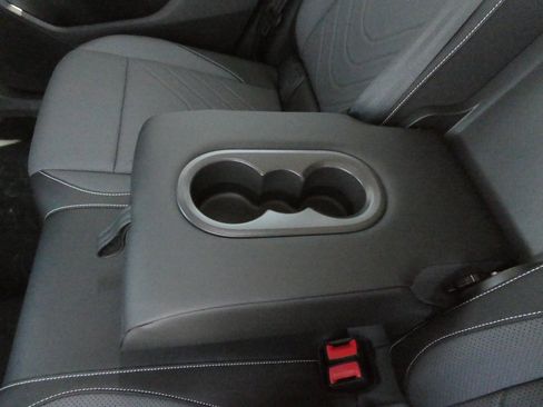 New 2025 Volkswagen Tiguan SE image 33