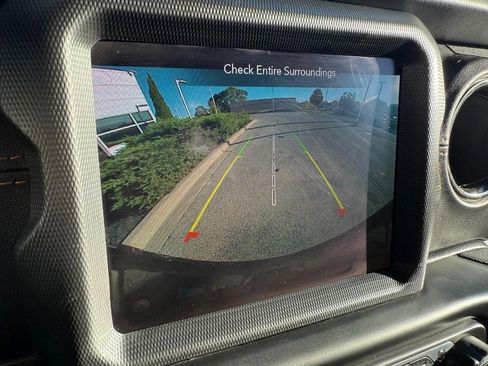 Used 2022 Jeep Wrangler Unlimited Sahara image 27