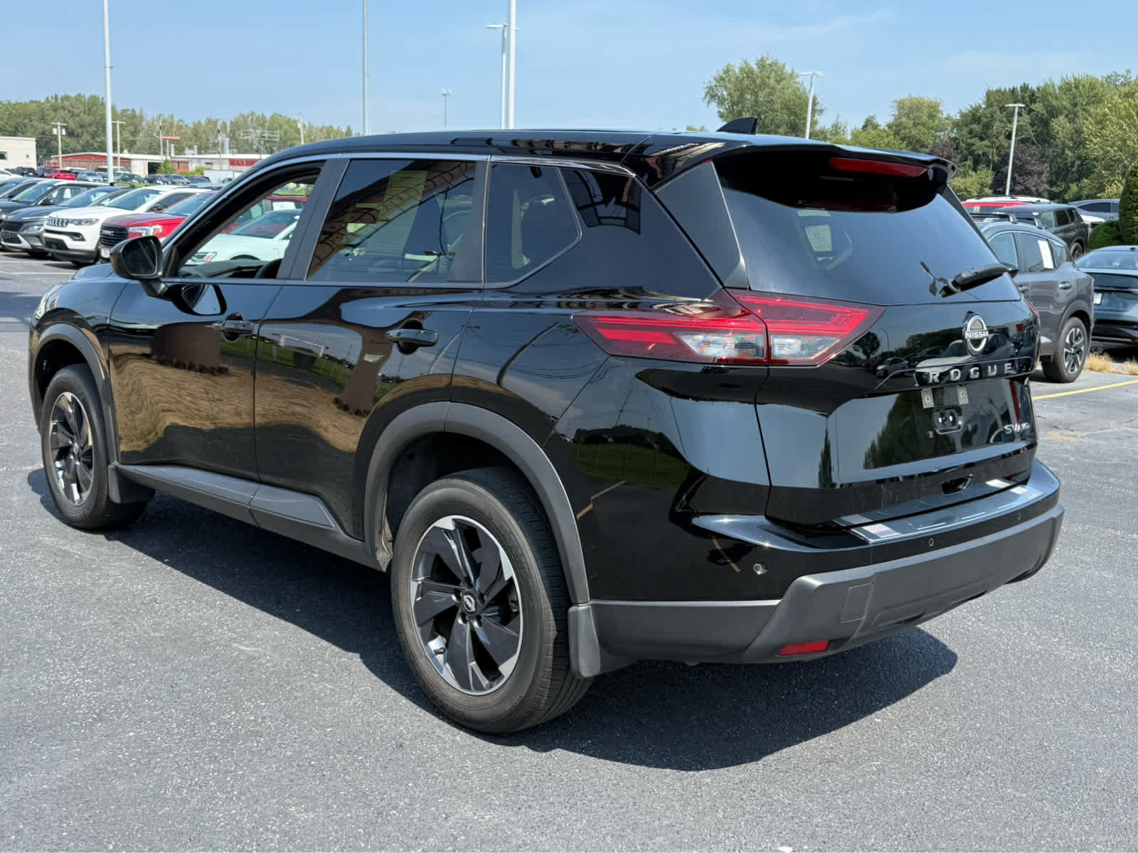 Used 2024 Nissan Rogue SV AWD/4WD image 5