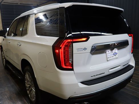 Used 2023 GMC Yukon Denali AWD/4WD image 3