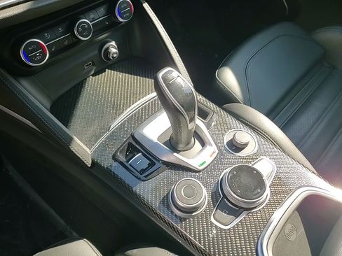 Used 2023 Alfa Romeo Stelvio Quadrifoglio image 32