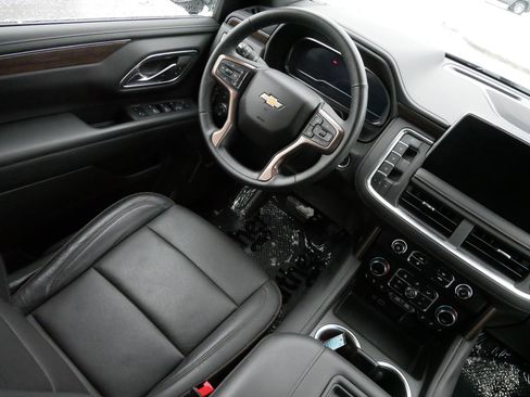 Used 2024 Chevrolet Suburban High Country image 9