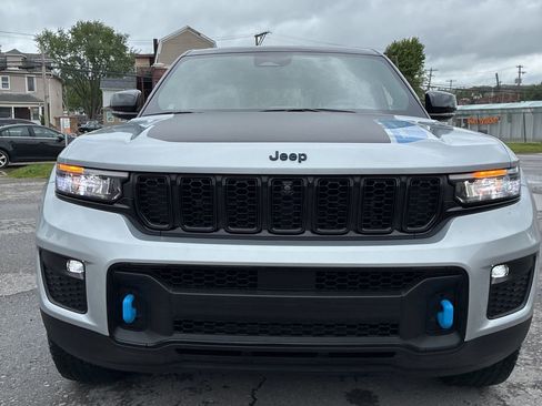 Used 2022 Jeep Grand Cherokee Trailhawk w/ Luxury Tech Group III AWD/4WD image 8