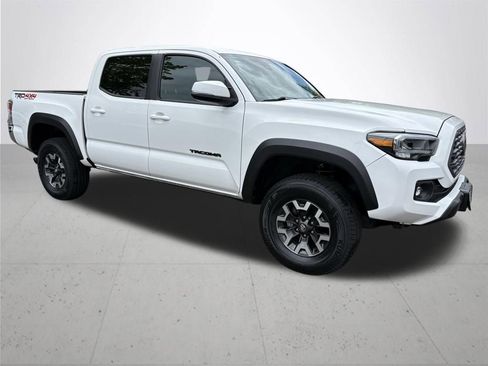 Used 2023 Toyota Tacoma TRD Off-Road w/ Black Out Package (TMS) AWD/4WD image 4