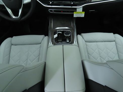 New 2026 BMW X7 xDrive40i w/ Premium Package image 17