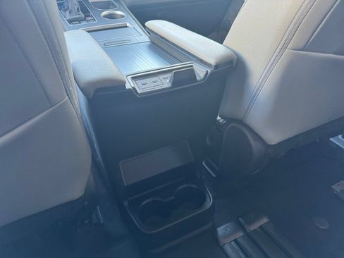 Used 2025 Toyota Sienna XLE FWD image 21