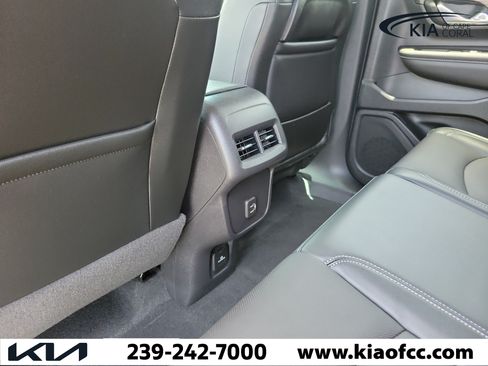 Used 2023 GMC Terrain SLT w/ Infotainment Package II FWD image 14